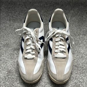 Women’s Tretorn Sneakers (7.5)